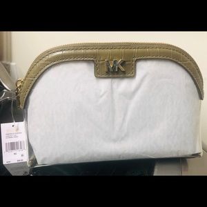 NWT Michael Kors LG TRAVEL POUCH & Clutch Olive